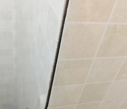 曲靖瓷砖空鼓维修公司分享阳台瓷砖脱落的修复过程可以分为以下几个步骤