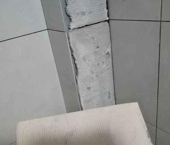 曲靖瓷砖空鼓维修公司分享下厨房瓷砖脱落的补救措施。